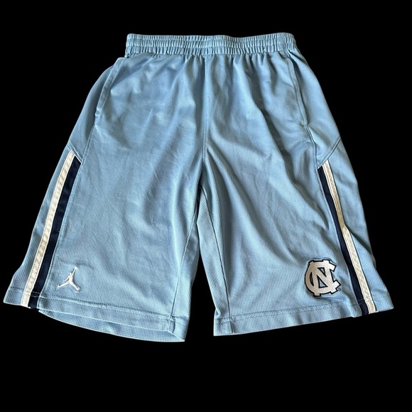 Jordan Boys Large Blue UNC Tarheels Basketball Shorts Embroidered Chapel Hill - Picture 1 of 7